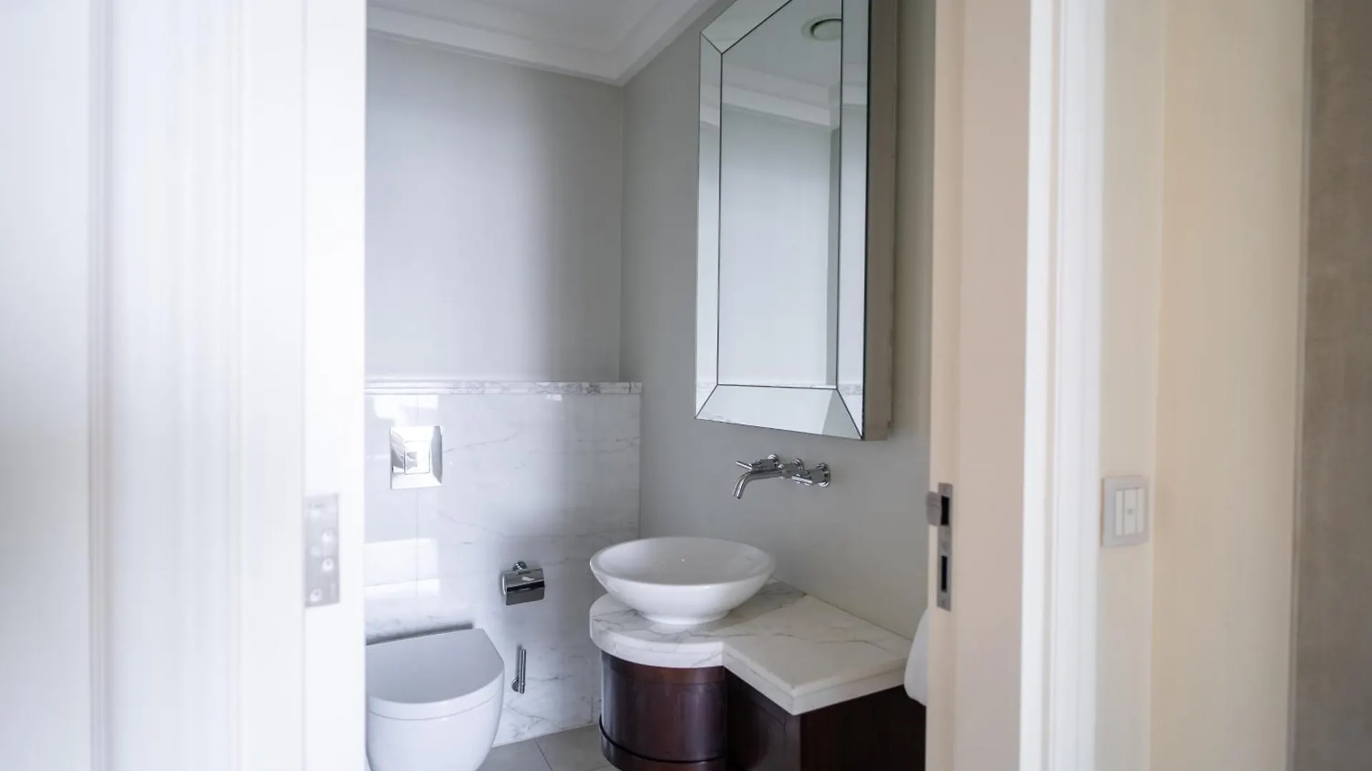 Apartment In Kempinski Boulevard Downtown Dubai United Arab Emirates